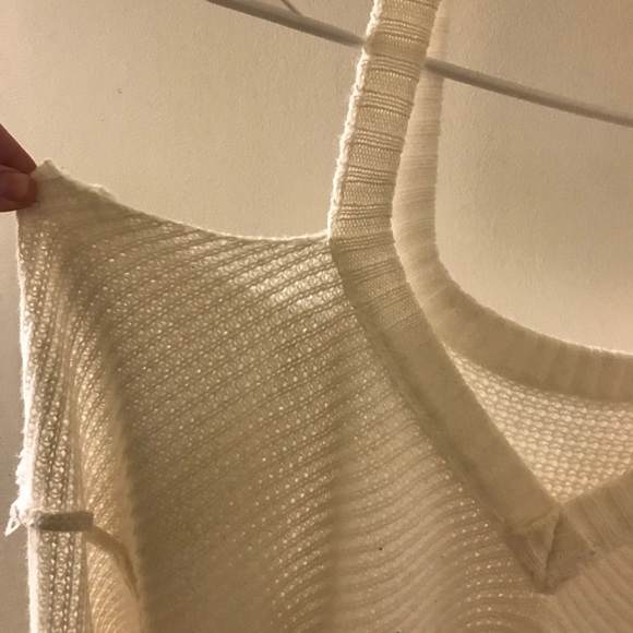 White cold shoulder sweater - Picture 2 of 2